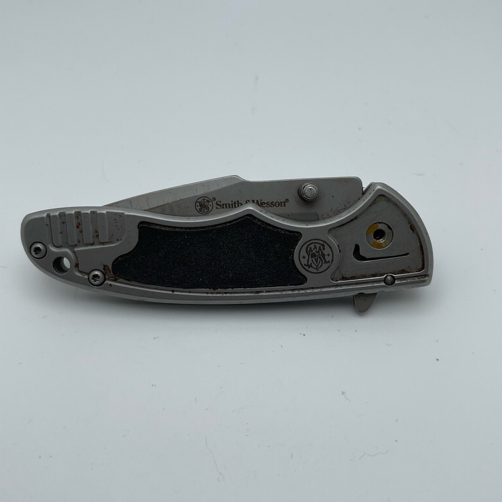 Smith & Wesson 1084306 Finger Flipper Folding Pocket Knife Plain Frame Aluminum